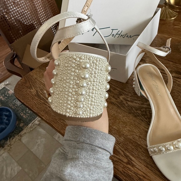 Betsey Johnson Pearl Embellished White Sandals - Picture 5 of 10